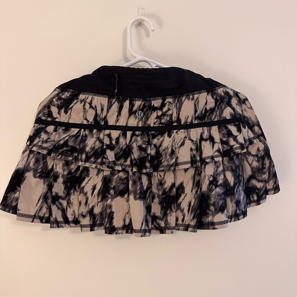 Lululemon skirt! - Picture 1 of 3